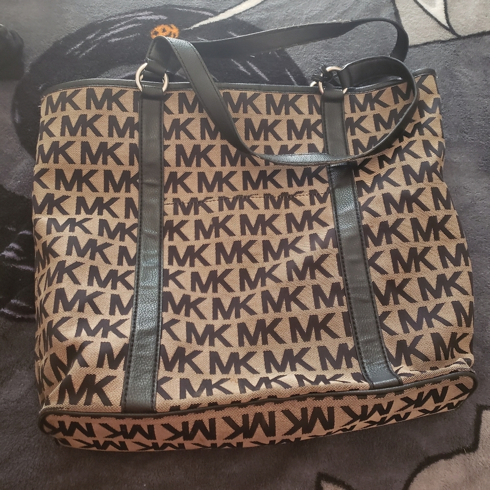 MK tote